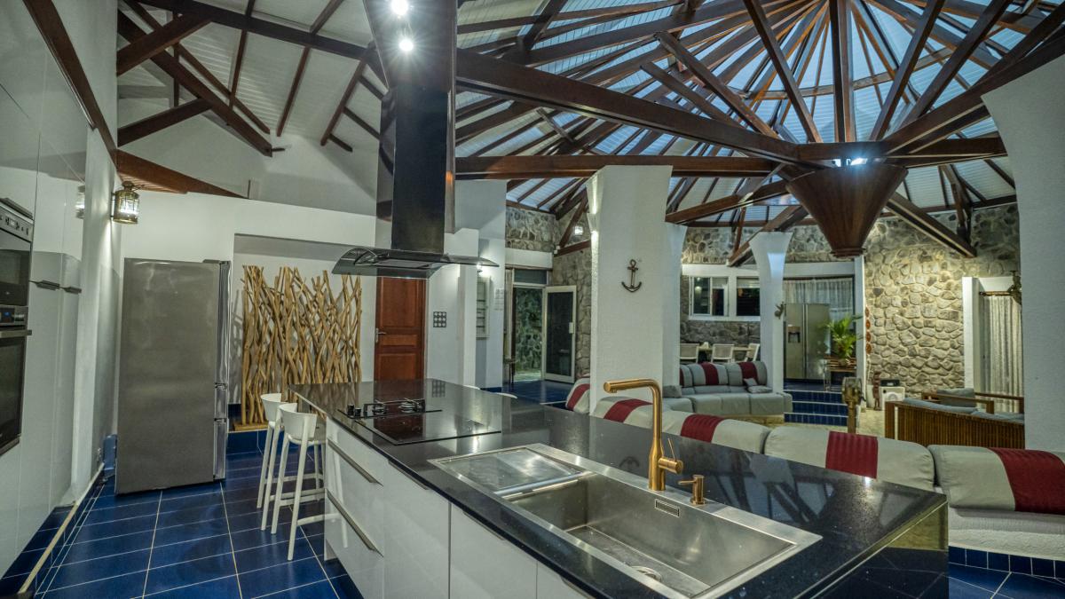 Location villa vue mer aux Saintes Guadeloupe-cuisine-19